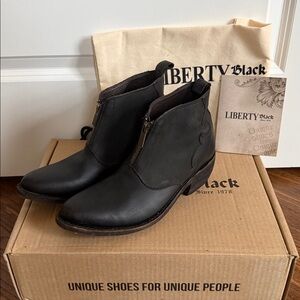 LIBERTY Black Women's Black Leather Ankle Booties 7.5